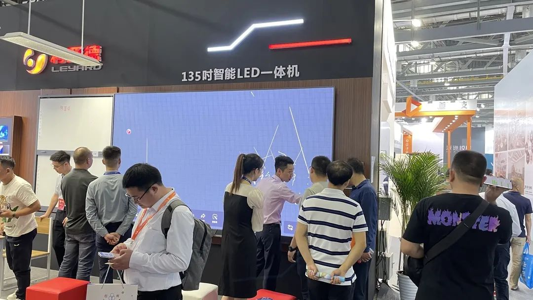 xkty.com星空教育新品及解决方案惊艳亮相81届教装展