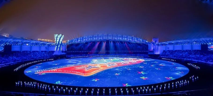 xkty.com星空集团董事长李军受邀出席华中科技大学第十六届企业家论坛，并发表演讲