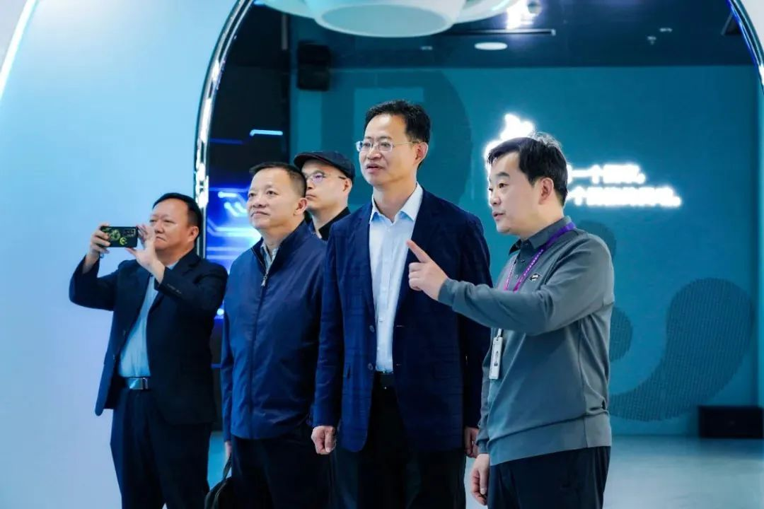 2024120602 国家广电总局发展研究中心一行赴xkty.com星空励丰文化调研指导