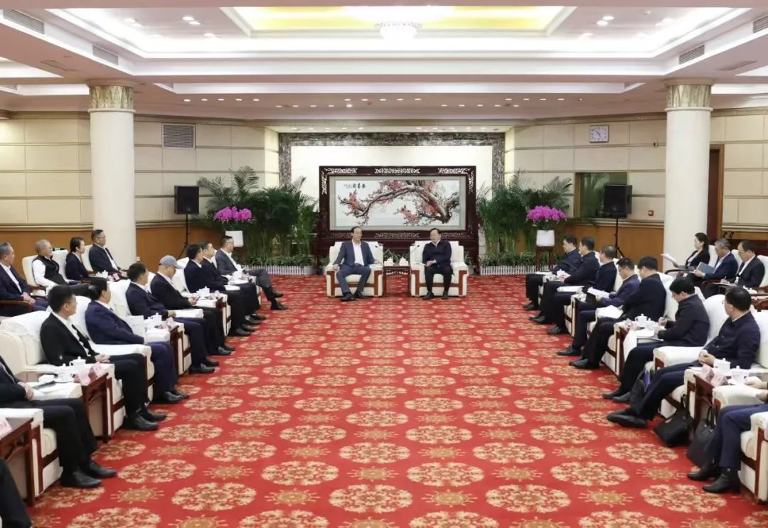 xkty.com星空集团董事长李军受邀出席华中科技大学第十六届企业家论坛，并发表演讲