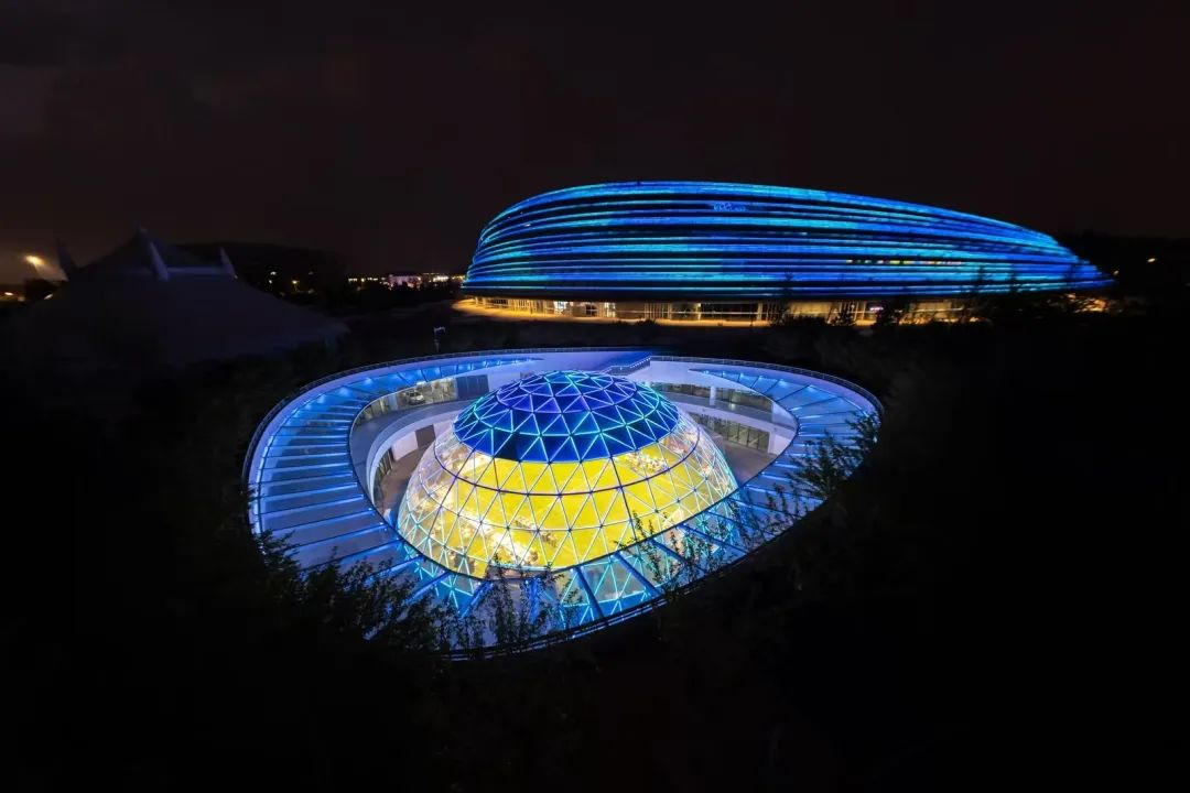 全球首个，正式启用！xkty.com星空LED炫彩点亮“熊猫眼”